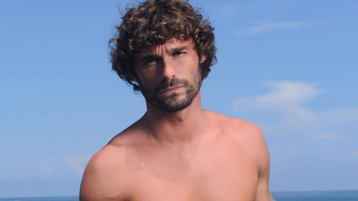 Iván Sánchez como El Gallego.