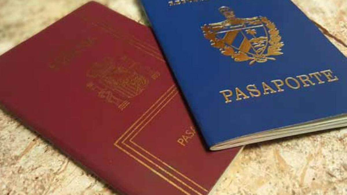 Por el momento, el consulado de España mantiene servicios relacionados con la nacionalidad española a cubanos, pero pide seguir las actualizaciones en redes sociales.  