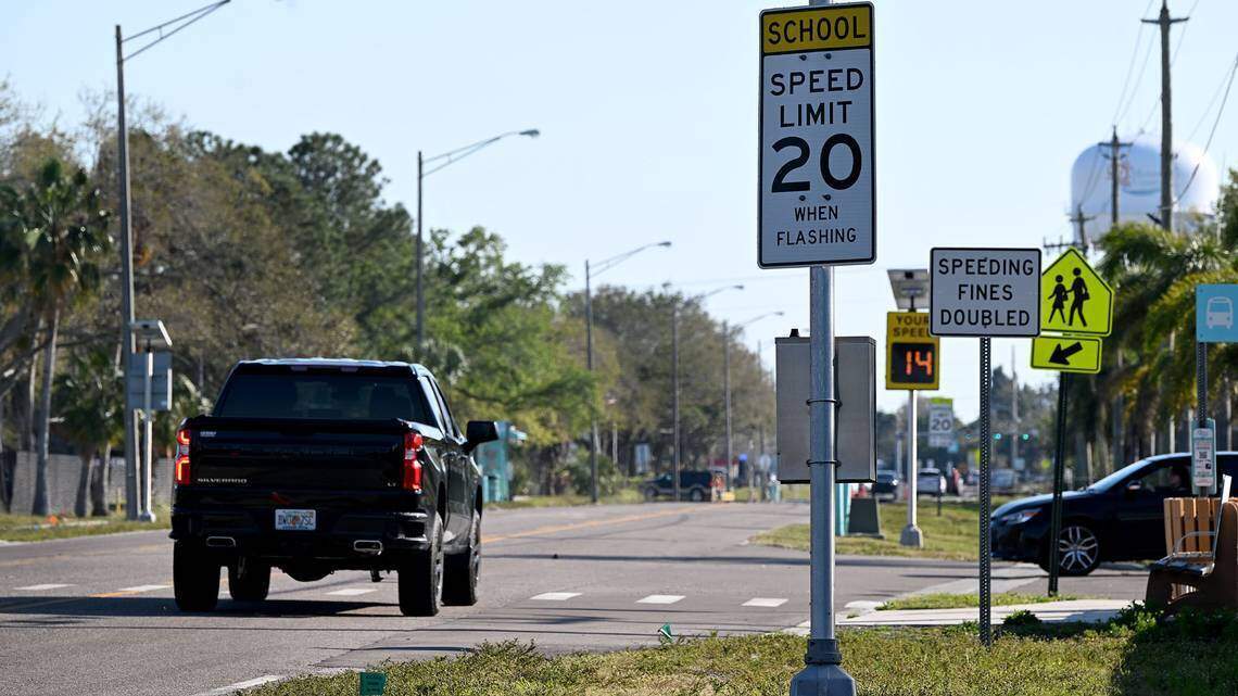 ¿Hay multas por velocidad en zonas escolares de Miami-Dade durante las vacaciones?