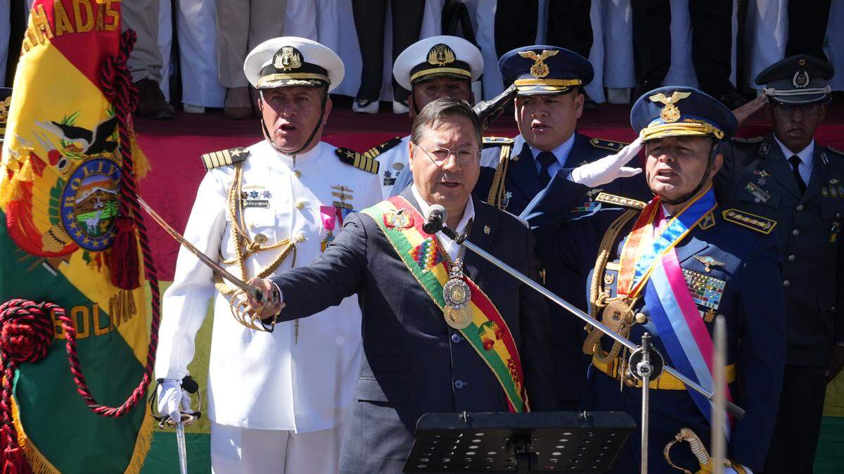 Foto de archivo. El presidente de Bolivia, Luis Arce, participa en una ceremonia para conmemorar el Día de las Fuerzas Armadas de ese país en Sucre, el 7 de agosto de 2025.