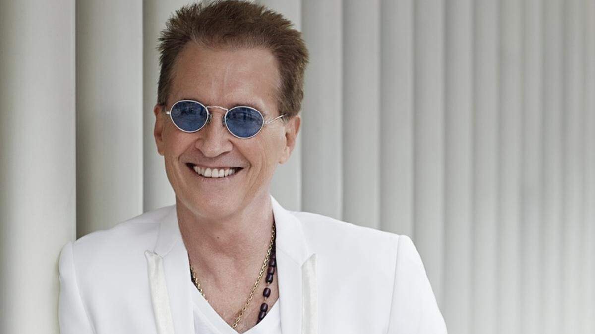 Emmanuel realiza una gira que tocará el sábado 26 de agosto, en el James L. Knight Center.