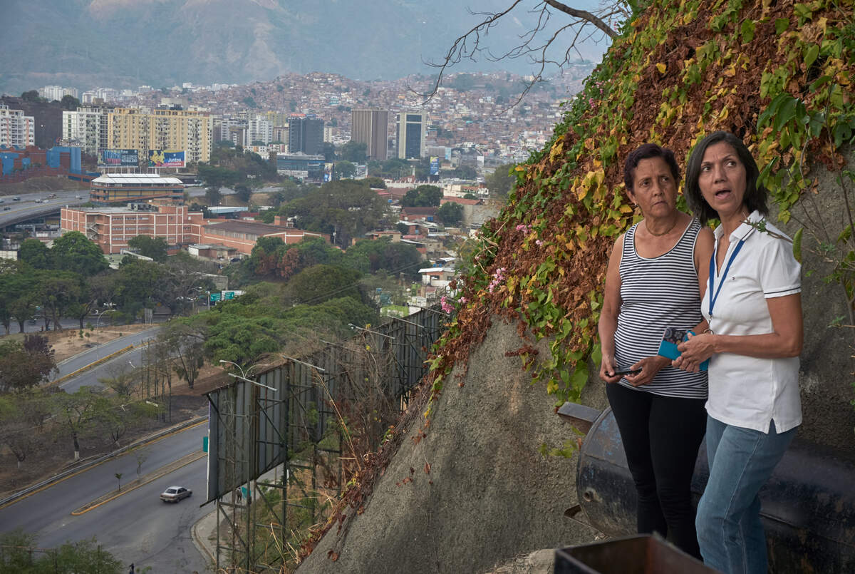 Marilú Ramírez y Thibisay Rodríguez, amigas de toda la vida, tienen opiniones políticas diferentes, en momentos que la crisis venezolana empeora.