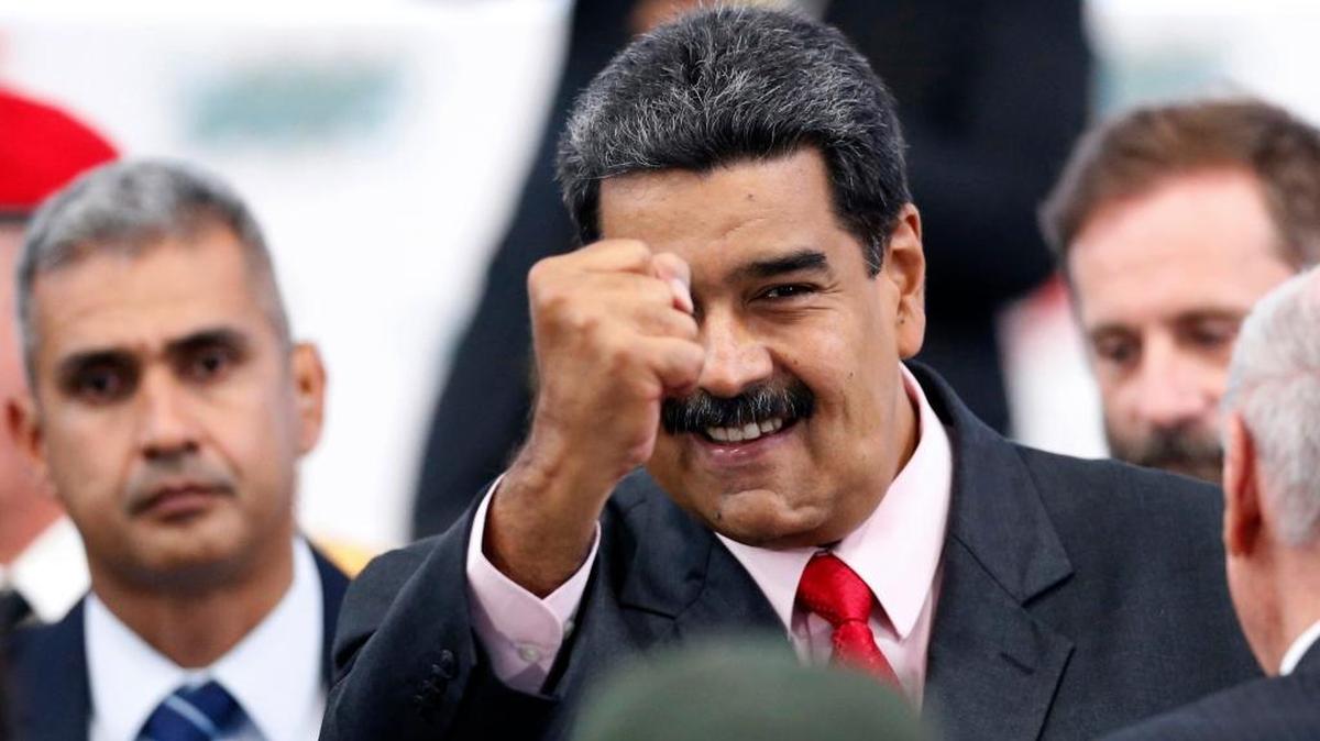Nicolás Maduro, presidente de Venezuela, tres recibir el certificado del Consejo Nacional Electoral que lo declaró ganador de las elecciones presidenciales, en una ceremonia en la sede del CNE en Caracas, el 22 de mayo del 2018.