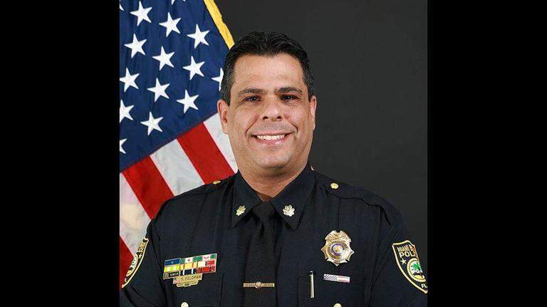 Policía de Miami Beach que fue investigado por pornografía infantil, podría convertirse en el próximo jefe de policía