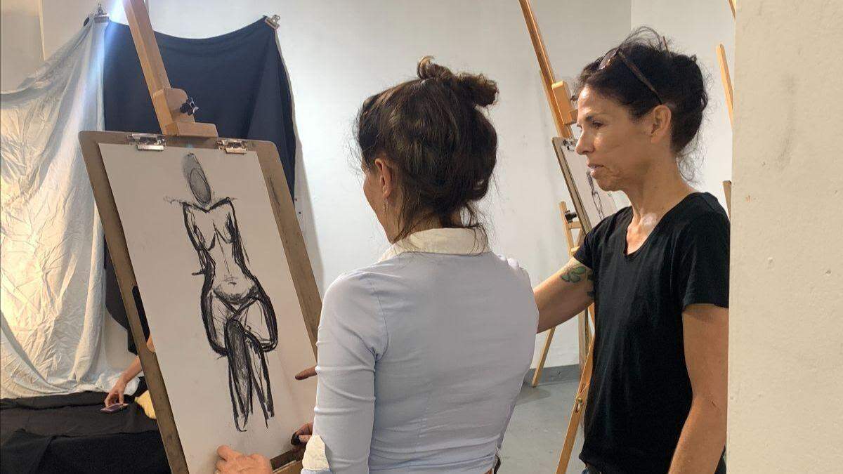 Lo más destacado de la clase de arte: Taller de dibujo de figuras en Oolite Arts.