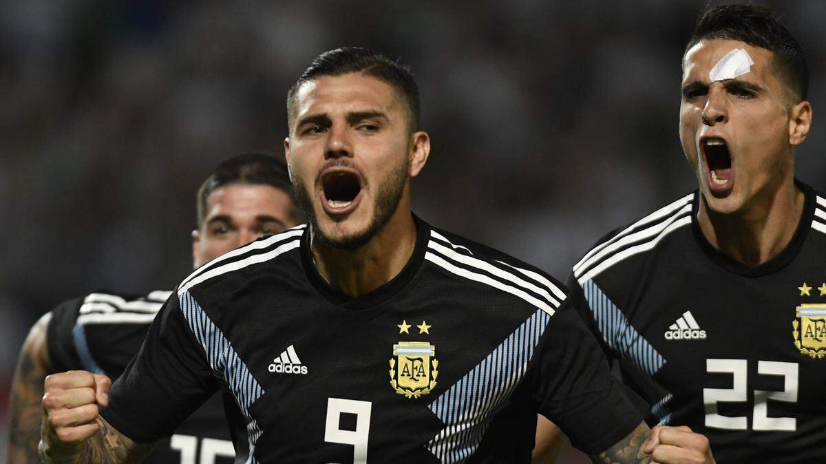 Mauro Icardi (centro) celebra el primer gol de Argentina contra México, en el partido amistoso celebrado el 20 de noviembre de 2018 en Mendoza, Argentina.