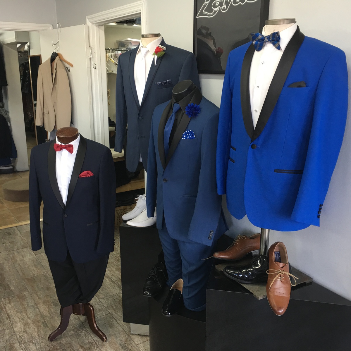 Zayas Formal Wear se especializa en el alquiler de ropa de hombre para eventos elegantes.