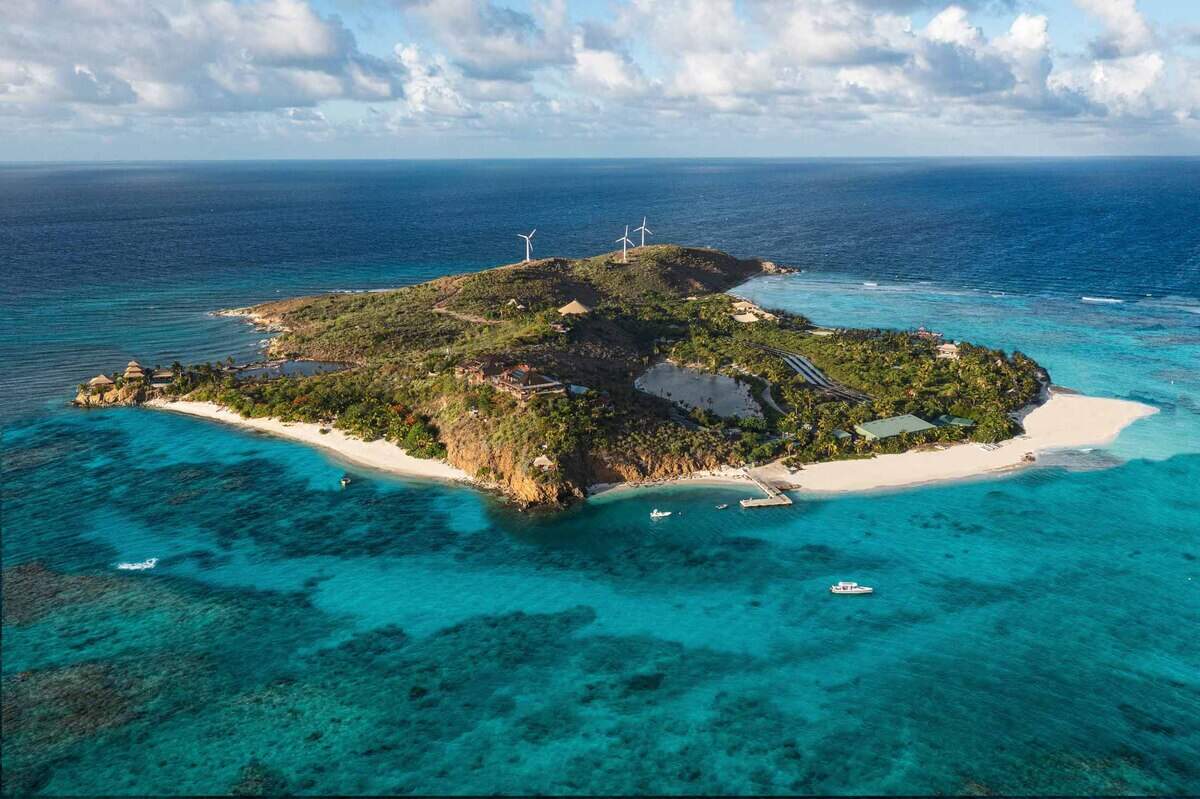 Necker Island ofrece servicios complementarios de spa, wellness, navegación, yoga y gastronomía gourmet. 