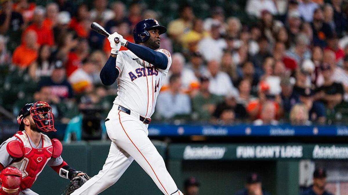 El pelotero cubano de los Astros de Houston Yordan Álvarez encabezó una encuesta entre 35 periodistas especializados que cubren regularmente las Grandes Ligas, que lo colocaron en la cima de la carrera por el MVP de la Liga Americana. 