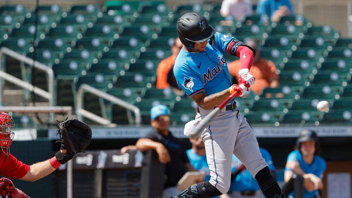 El infielder cubano Yiddi Cappe, que firmó por $3.5 millones en 2021, queda sin equipo tras no cumplir las expectativas en las Ligas Menores de los Marlins de Miami. 