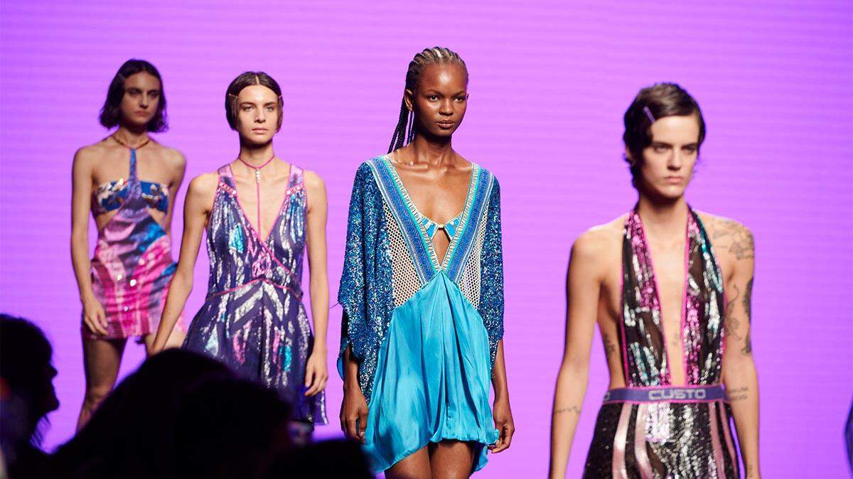 Custo Dalmau marca estilo en la moda gracias al color y la creatividad.