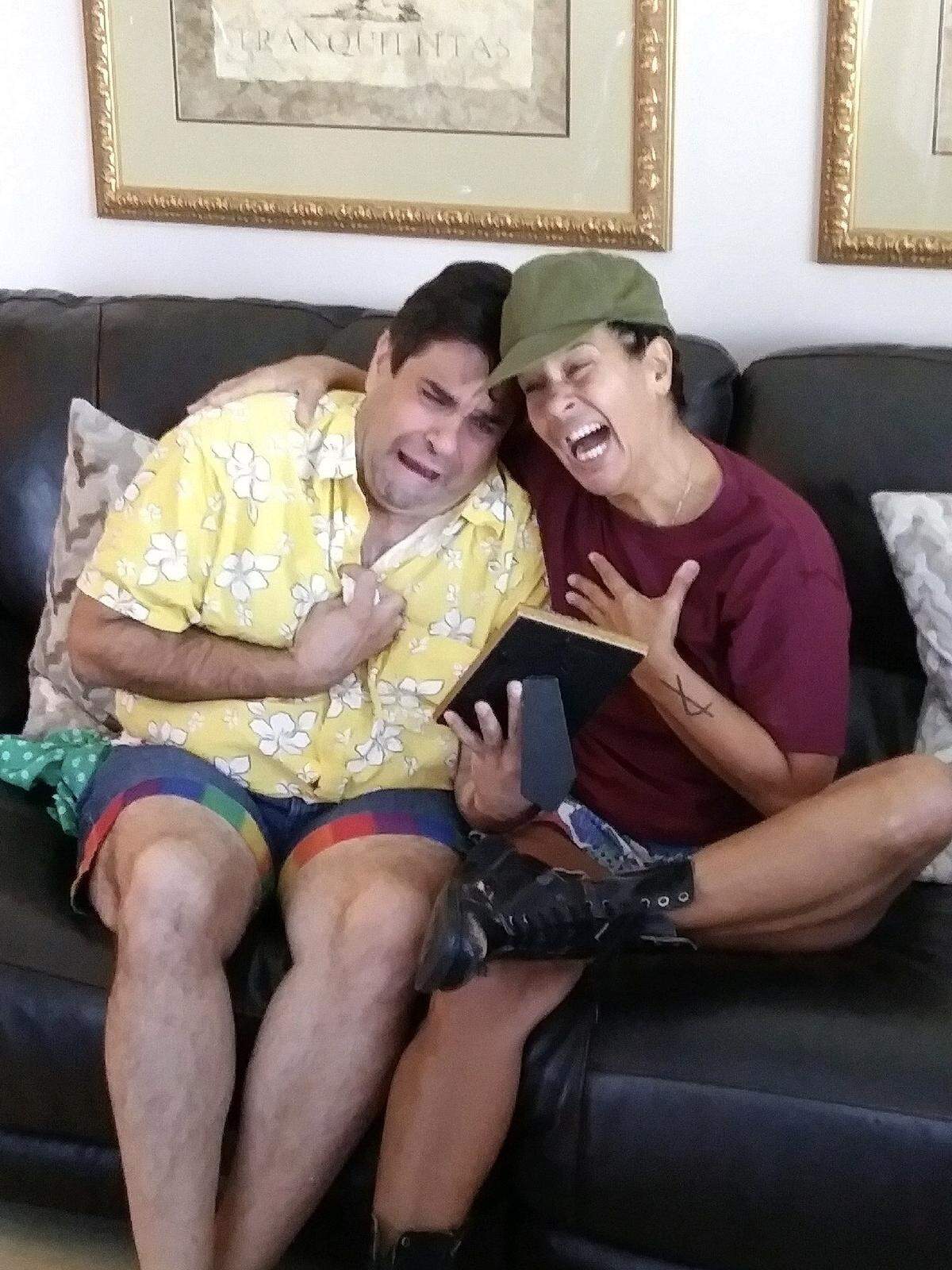 Maribel Gonzalez y Jorge Mirabal en una escena de "Jesús, María y José, My Life Is Totally al revés".