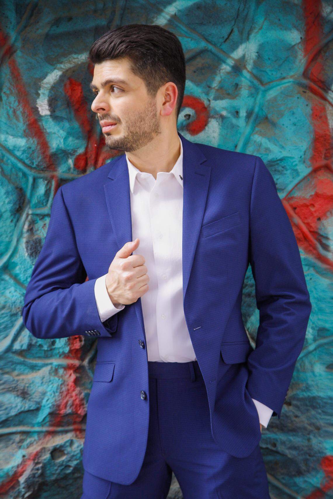 Kristhyan Benítez es co-creador de “A Fuego Lento,” un programa que reinventa la música latinoamericana para piano clásico.