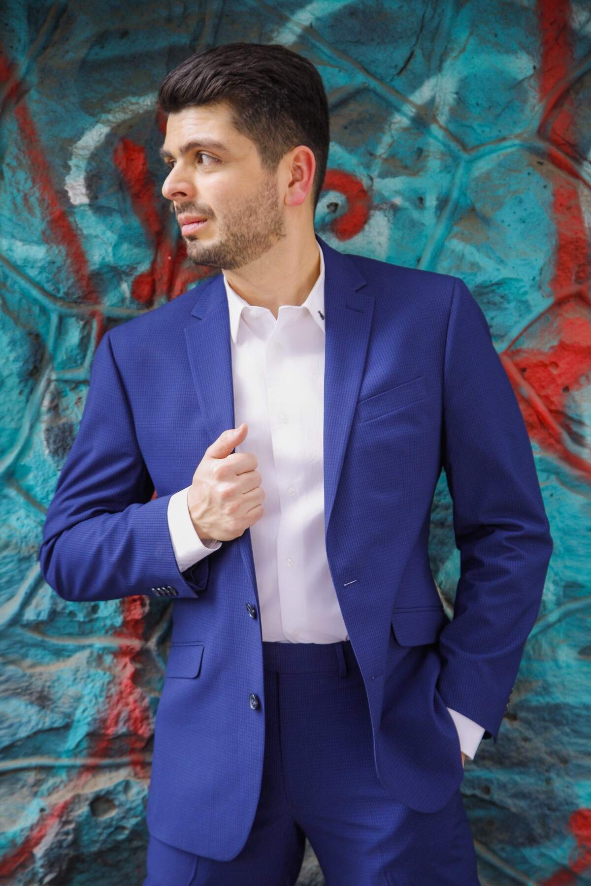 Kristhyan Benítez es co-creador de “A Fuego Lento,” un programa que reinventa la música latinoamericana para piano clásico.