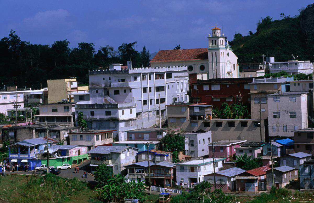 Barranquitas, en Puerto Rico, cuyo mercado de bienes raíces no se había recuperado de María cuando lo golpeó la crisis por la pandemia.