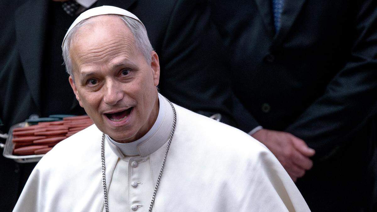 El Papa León XIV se reúne con representantes de los medios en el Aula Pablo VI en el Vaticano. 