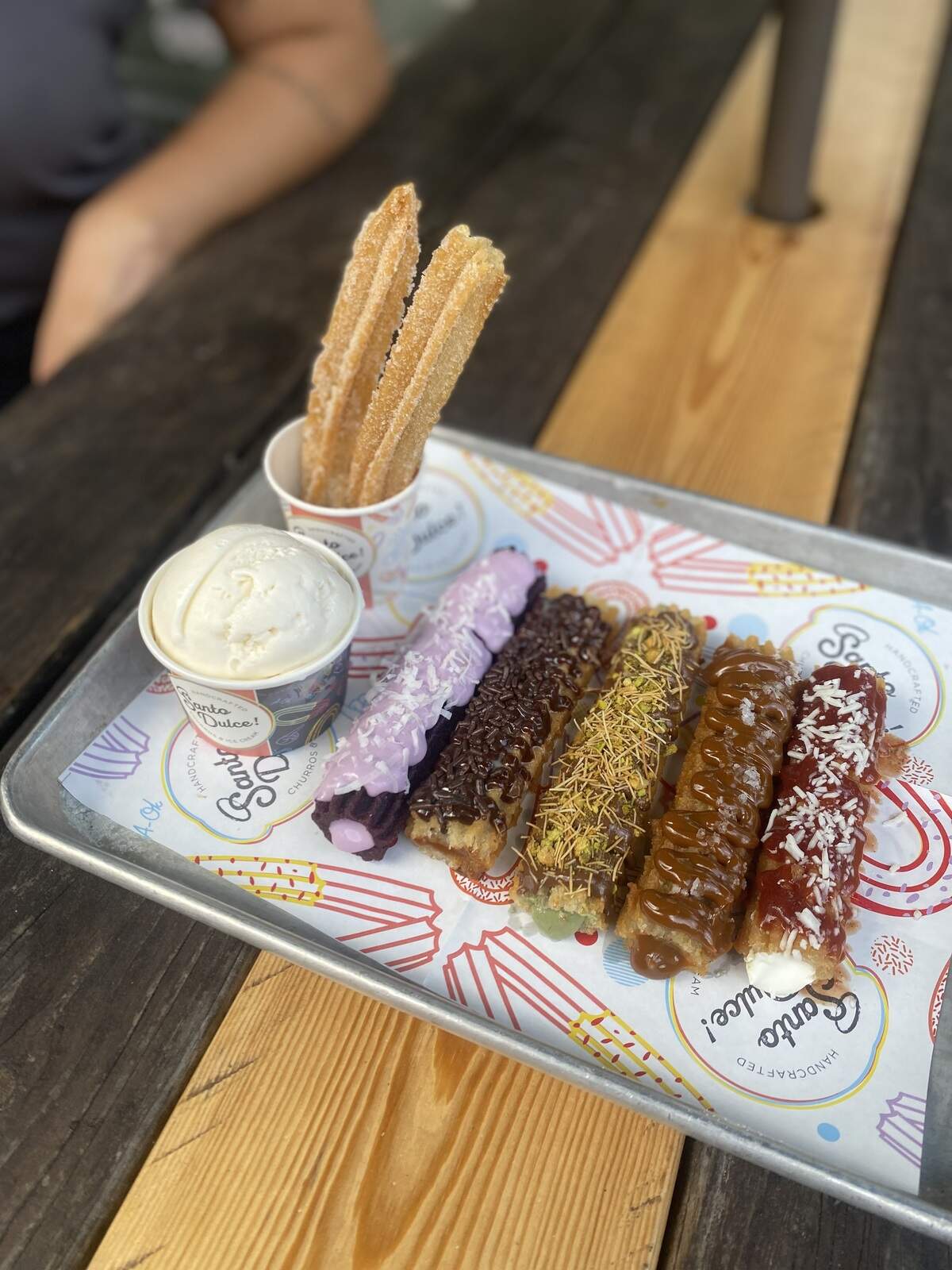 El toque distintivo de Santo Dulce! es que los churros vienen acompañados con helado.