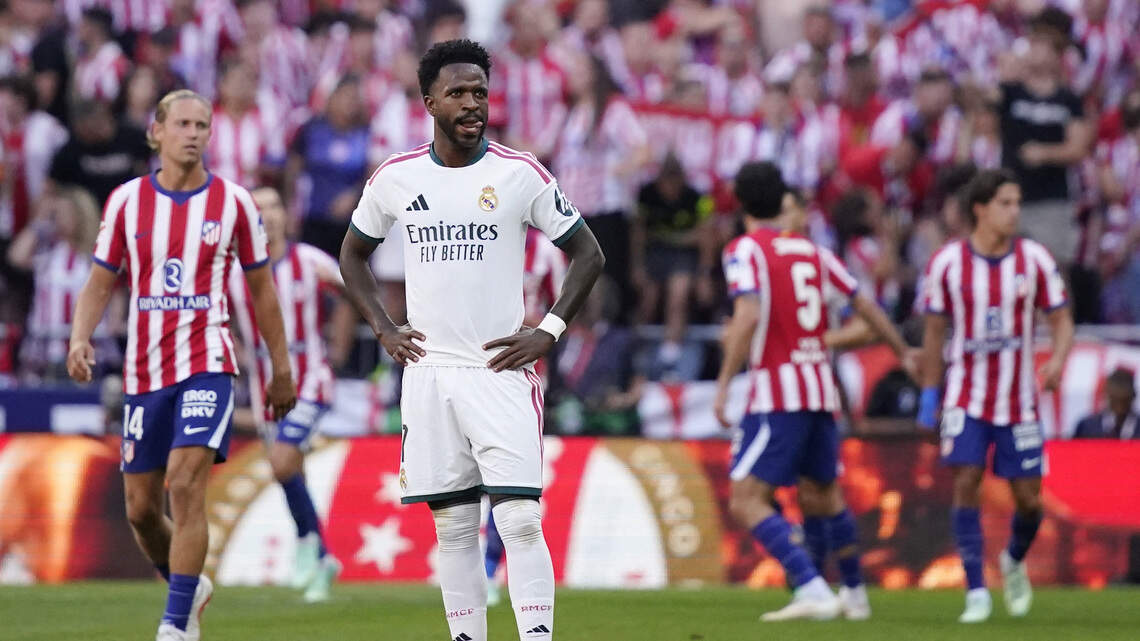 El problema del Real Madrid está bien claro, pero el técnico Mourinho no lo ve o no lo quiere ver
