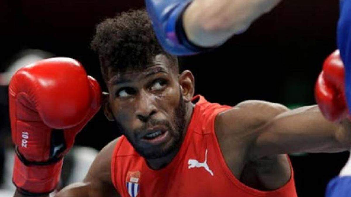 La noticia de que Andy Cruz estaría fuera de Cuba se ha regado como pólvora en todos los sitios donde se respira boxeo. Su eventual llegada a los Estados Unidos reforzaría totalmente la nueva ola de jóvenes guerreros en el boxeo profesional.