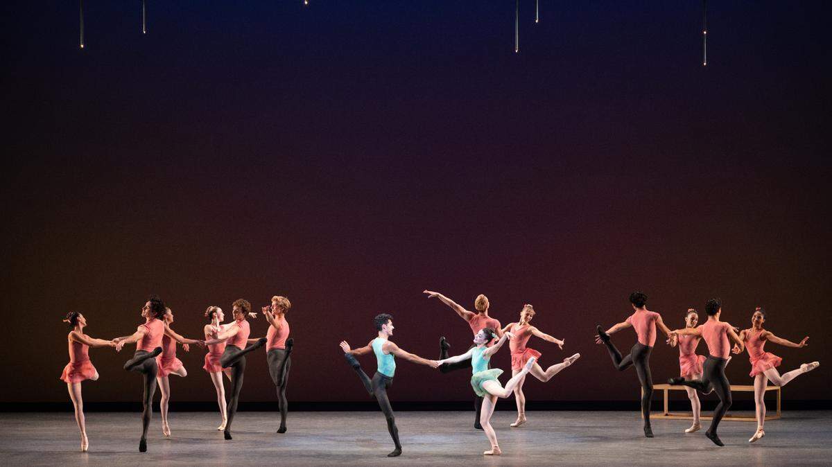 Los bailarines de Miami City Ballet en “Square Dance” de George Balanchine. 