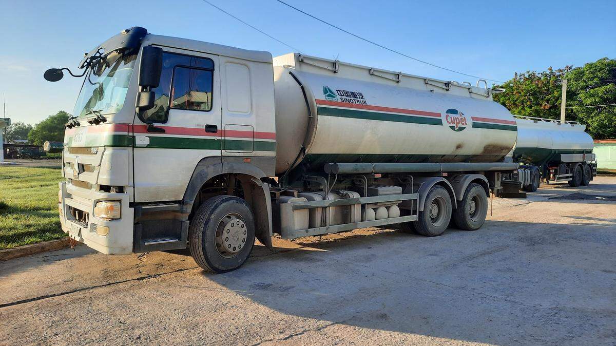 Camión cisterna para transportar combustible de la empresa estatal Cuba-Petróleo (Cupet).