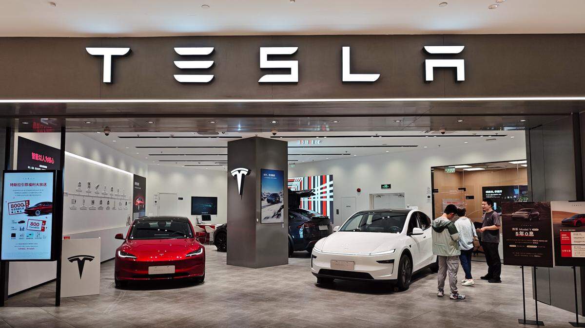 Vista de un concesionario de Tesla en Shanghái., China, el 23 de junio de 2025.