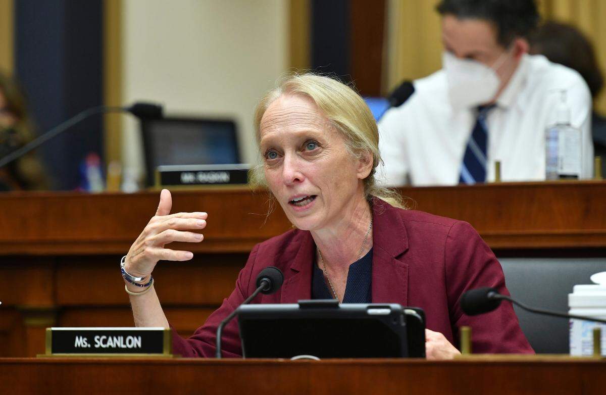 Foto de archivo. La congresista Mary Gay Scanlon habla en una audiencia sobre antimonopolio en un subcomité del poder judicial de la Cámara, el miércoles 29 de julio de 2020 en Washington