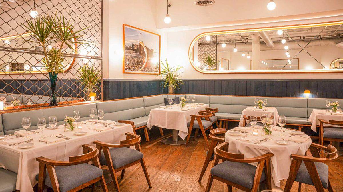 El comedor interior de Francesco, que vuelve a abrir en Coral Gables después de cerrar en 2018.