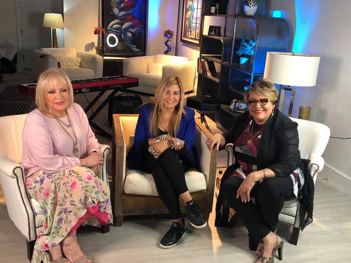 La Dra. Nancy Álvarez con Lena y Malena Burke.