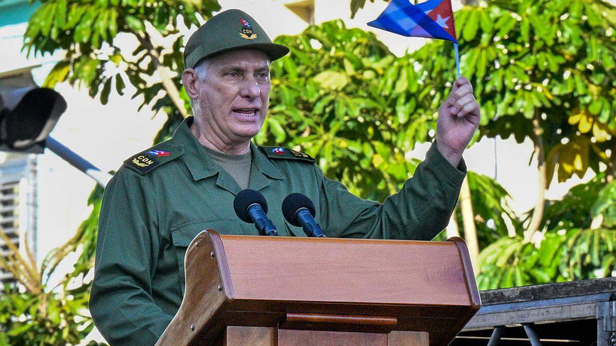 El gobernante de Cuba, Miguel Díaz-Canel, criticó este jueves la última “lista ilegítima de sanciones” en la que el Departamento del Tesoro de Estados Unidos incluyó a dirigentes (entre ellos, él mismo), organizaciones y empresas cubanas.
