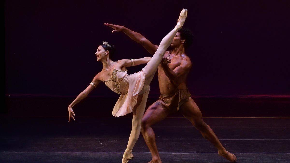 Katherine Barkman y Gian Carlo Pérez (Washington Ballet) en “Diana y Acteón” durante el IBFM 2021.
