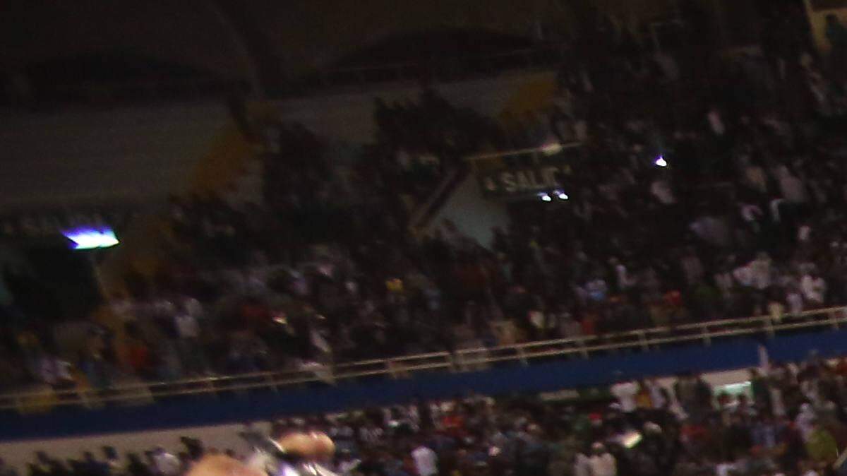 Los jugadores del Sporting Cristal celebran luego de conquistar la corona, la noche del jueves en Arequipa, tras vencer 1-0 al Alianza Lima.