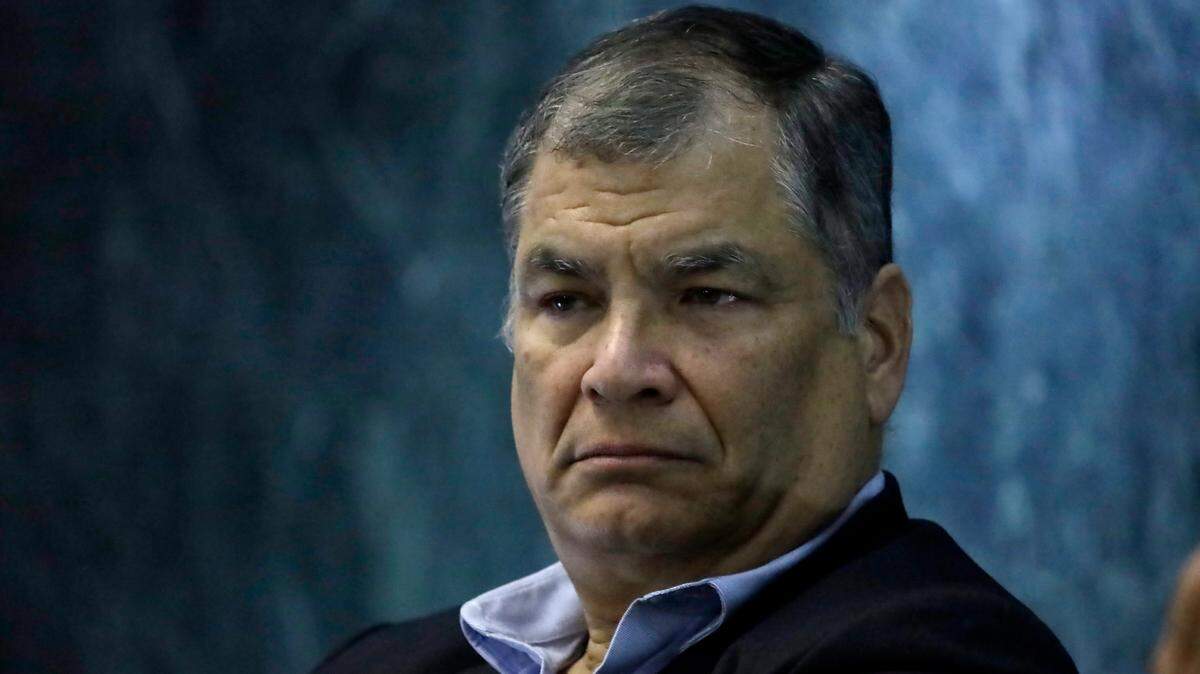 El ex presidente de Ecuador, Rafael Correa, reacciona durante la conversación El papel de los medios de comunicación en América Latina en el Complejo Cultural Pinos, el 6 de marzo de 2024 en la Ciudad de México, México. 