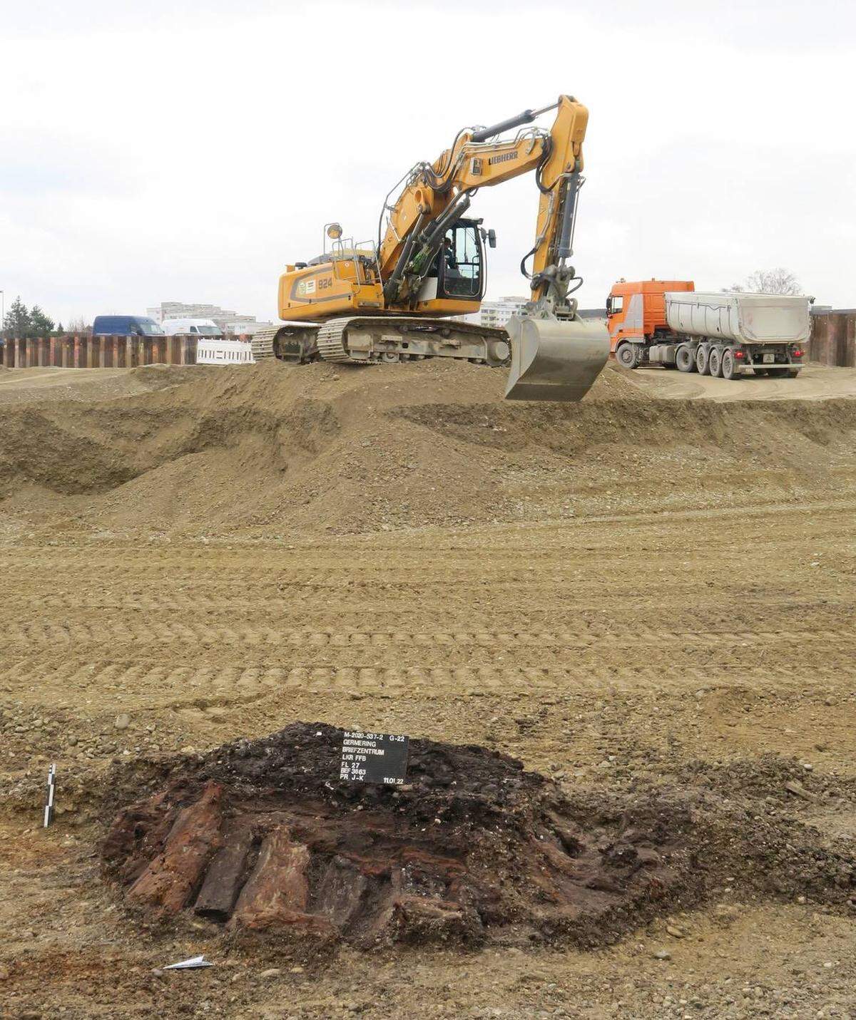 Una vista del pozo mientras la construcción se lleva a cabo cerca. Marcus Guckenbiehl. Foto de la Oficina Estatal de Baviera para la Protección de Monumentos.