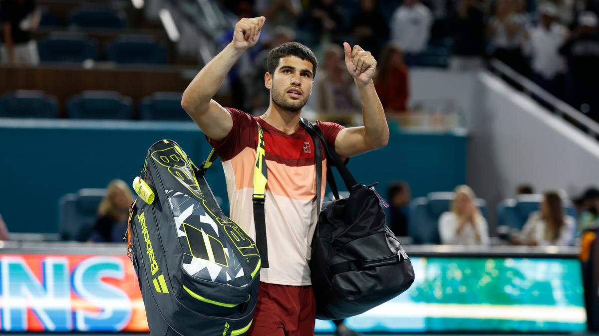 En la mayor sorpresa del Miami Open, el español Carlos Alcaraz, tercero en el mundo, cayó 7-5, 4-6, 3-6 contra el belga David Goffin, la noche del viernes en el Hard Rock Stadium.