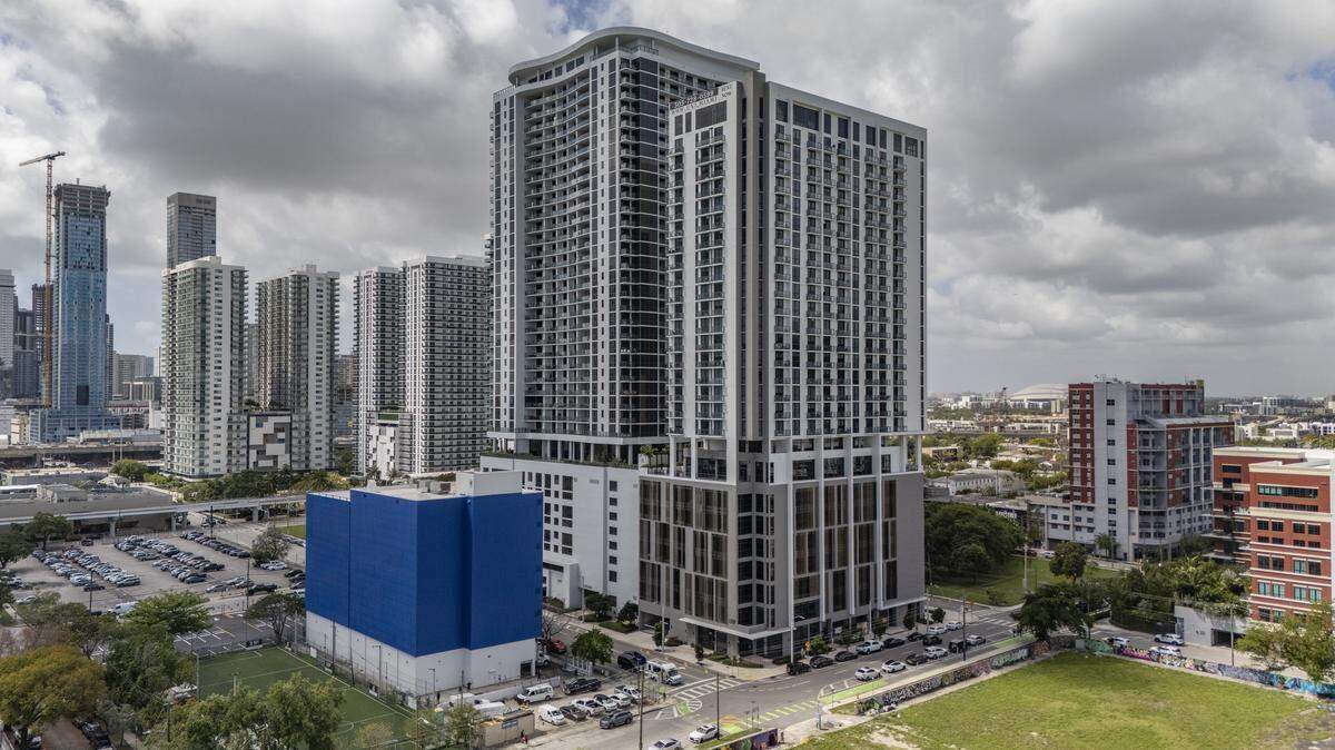 El promedio de alquiler de un apartamento de un dormitorio en Miami bajó un 4.1 por ciento en mayo en comparación con el año anterior, según datos de Zumper.