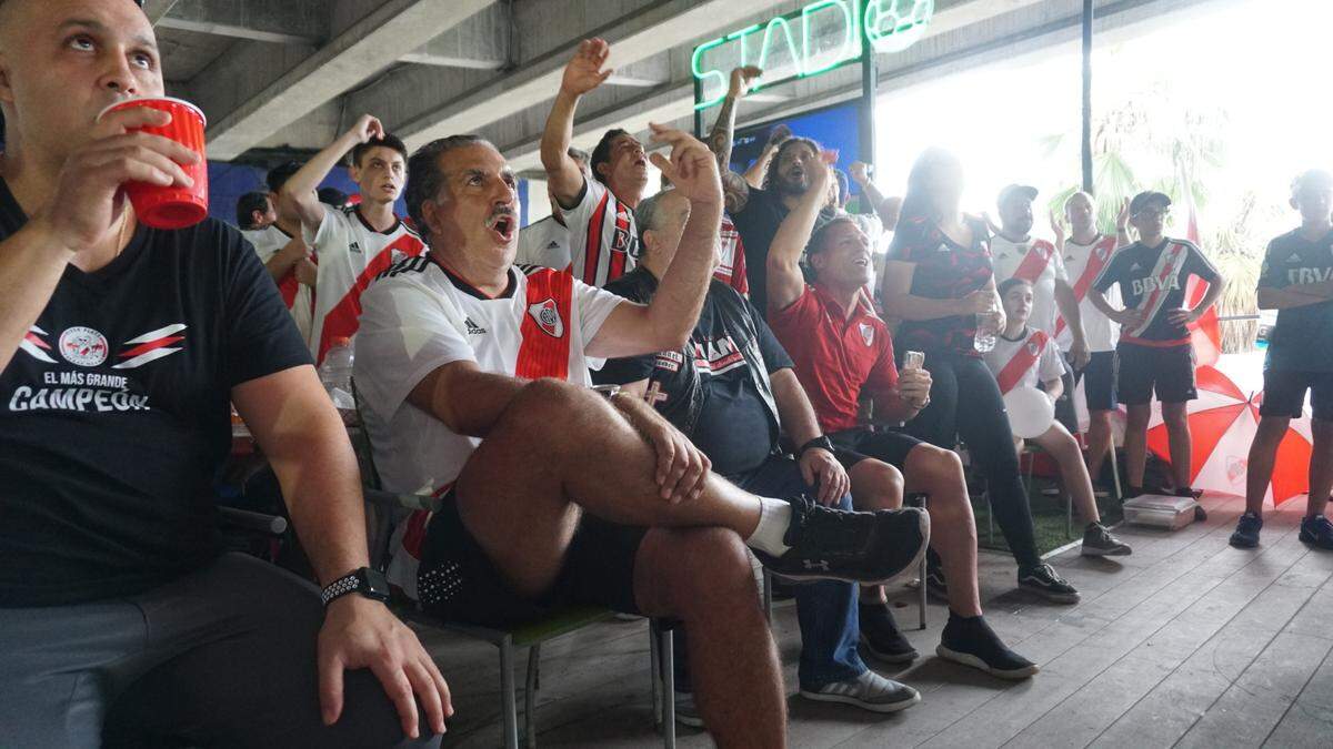 Fernando Fiore, una de las personalidades hispanas de la TV y las redes sociales, es uno de los hinchas más caracterizados de River Plate en el sur de la Florida.