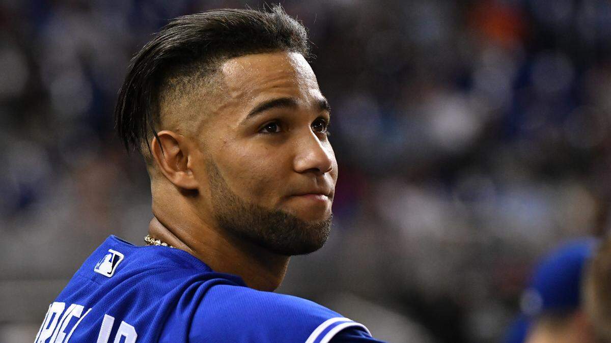 LOURDES GURRIEL JR. en el dugout de Toronto en juego contra Miami el 31 de agosto del 2018.
