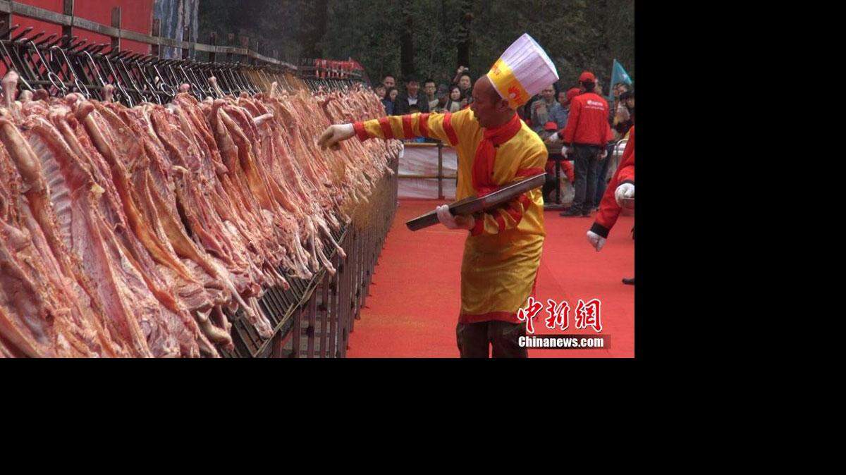 Una multitud acudió a presenciar el nuevo desafío de Jiang. 