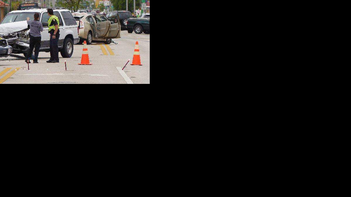 El estudio mostró que el porcentaje de accidentes de adolescentes por distracción en carretera (58 %) es “cuatro veces superior” a la media del resto de la población. ARCHIVO