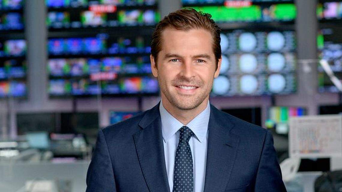 El periodista mexicano Julio Vaqueiro, conductor del noticiero nacional ‘Noticias Telemundo’, fue el encargado de presentar el especial, ‘100 días de Trump”, que le valió a su equipo el premio Walter Cronkite a la excelencia en el periodismo político, el 4 de noviembre.