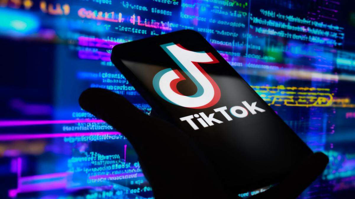 El presidente Donald Trump aplaza por 3 meses la prohibición de TikTok en Estados Unidos tras el acuerdo alcanzado con China. 