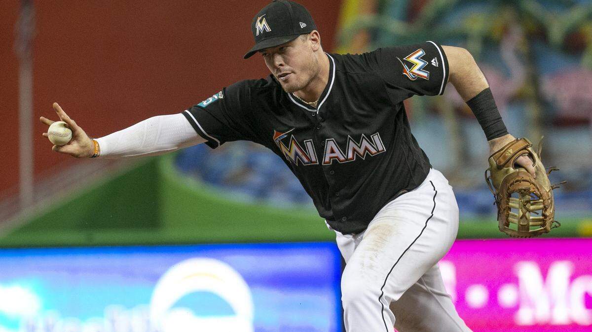 JUSTIN BOUR completa un out en la inicial el 13 de julio del 2018 en Miami.