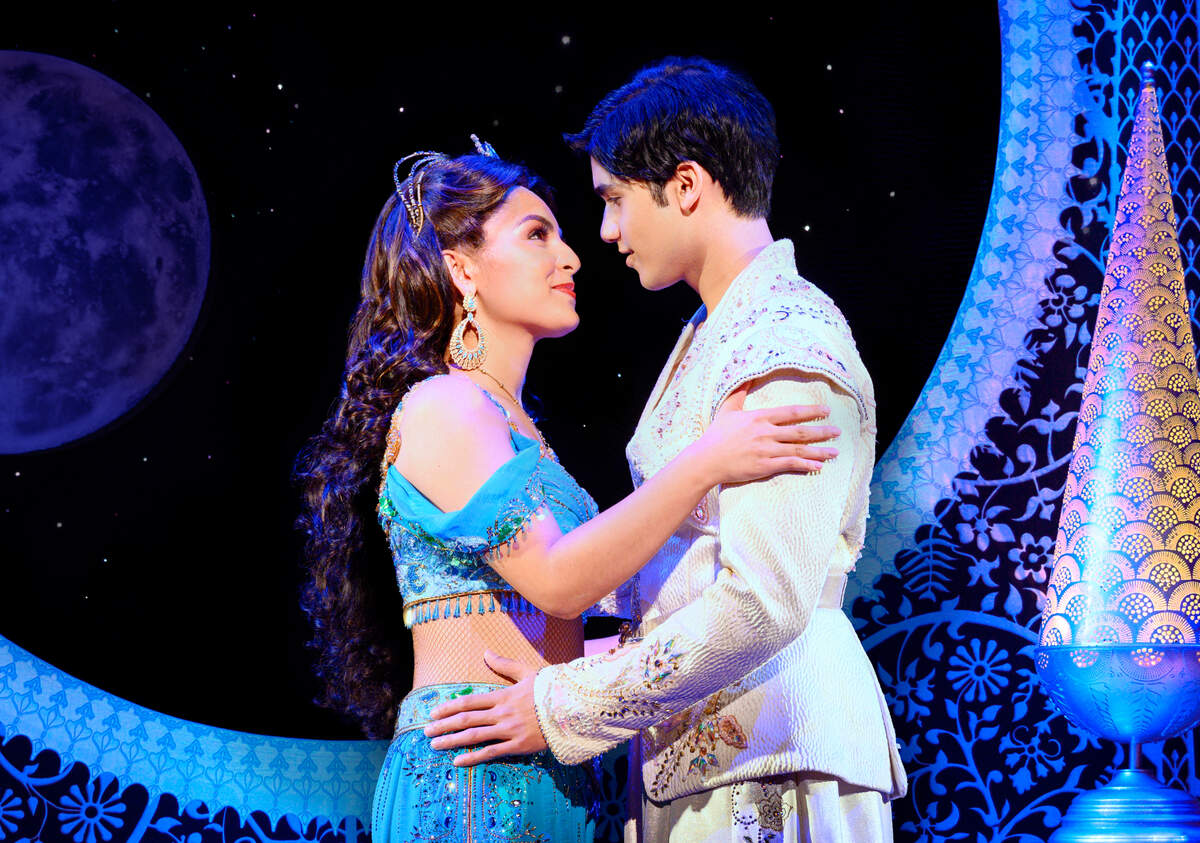 El número ‘A whole new world’ que cantan a dúo Senzel Ahmady (Jasmine) y Adi Roy (Aladdin) es una de las más bellas escenas de la producción.