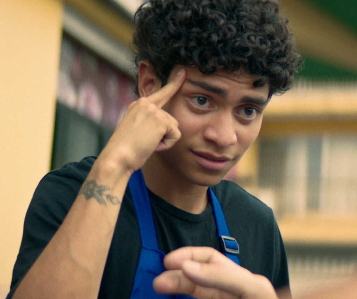 Anyelo López como Alex en “La Sombra del Sol”, filmada íntegramente en Venezuela. 