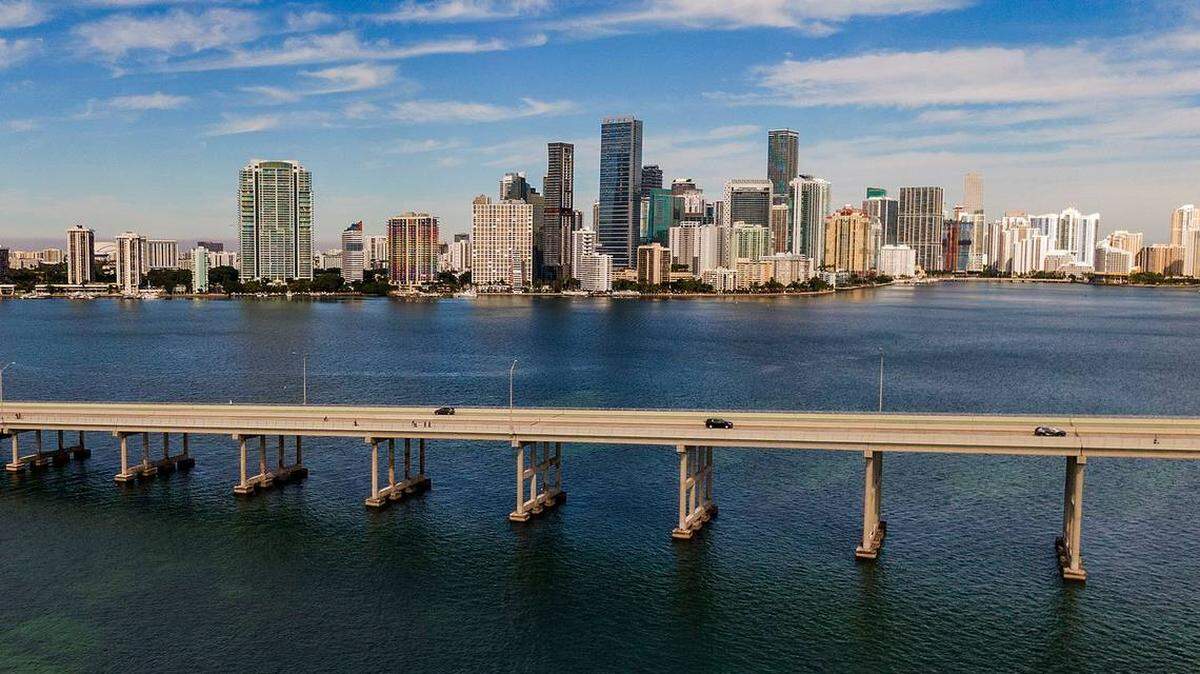 Miami-Dade County is seeking bids to take over the Rickenbacker Causeway’s tolling operations and upgrade the infrastructure there. Now Mayor Daniella Levine Cava wants to delay a bidding process for a project opposed by Key Biscayne leaders.