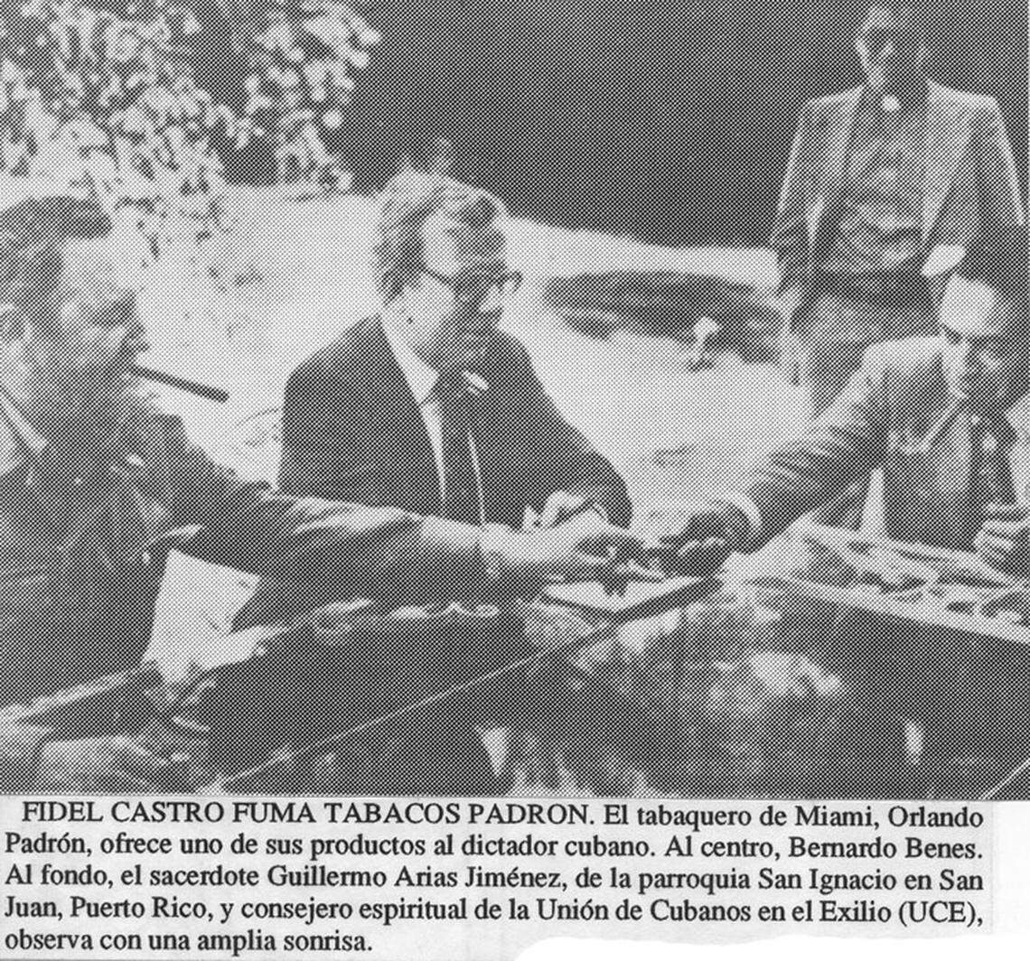 Bernardo Benes, center, in a controversial photo in which Miami cigar maker José Orlando Padrón, right, offered one of his company’s cigars to Fidel Castro.