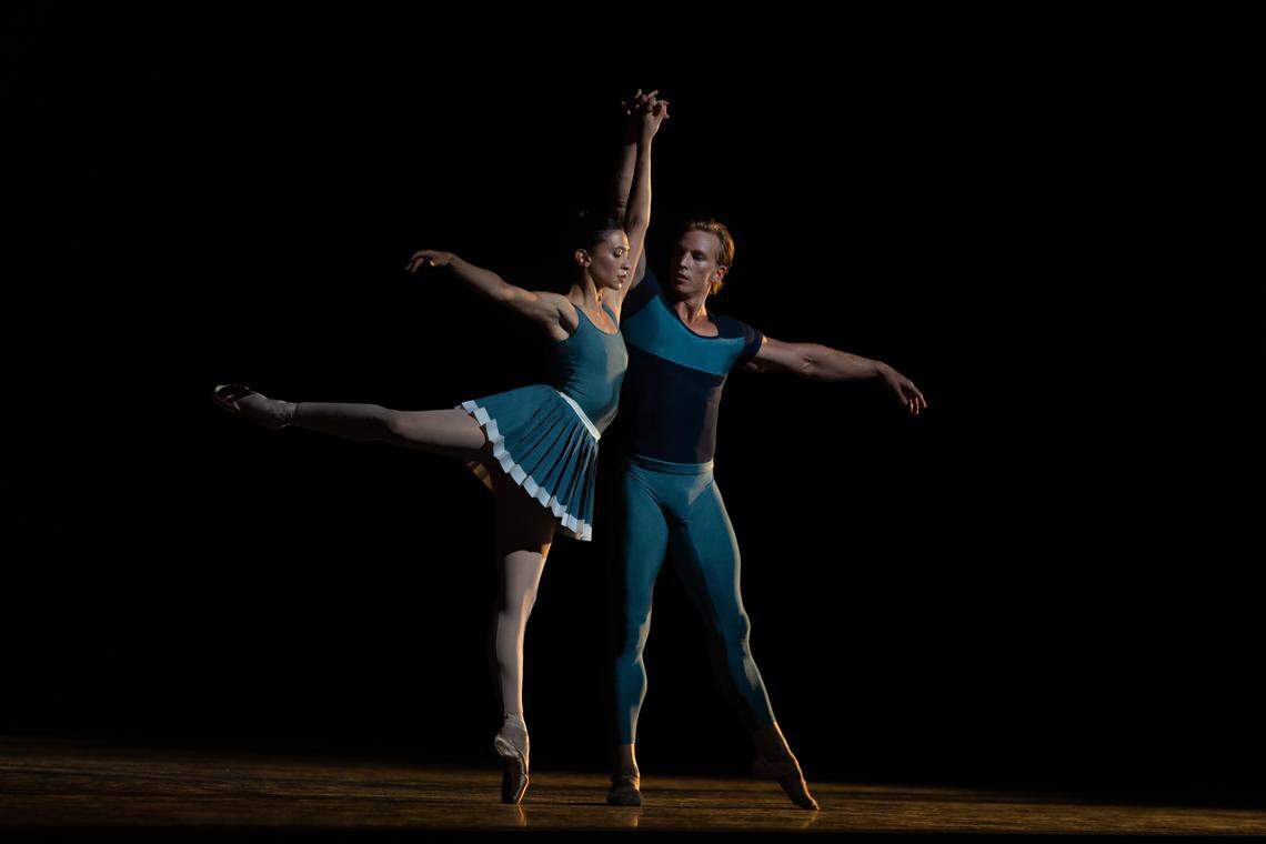 Macarena Giménez y Chase Swatosh en “Year of the Rabbit”, coreografía de Justin Peck.