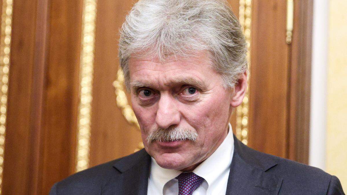 RUSIA, MOSCÚ – 16 de abril de 2025: El portavoz del presidente ruso Putin, Dmitri Peskov, es visto tras una reunión entre el presidente de Rusia, Putin, y la familia Trufanov en el Kremlin.