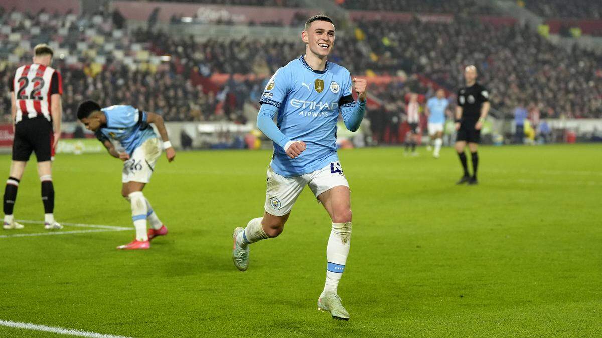 El jugador del Manchester City Phil Foden celebra tras anotar un gol en el partido ante el Brentford en la liga inglesa, efectuado el 14 de enero de 2025 en Londres.